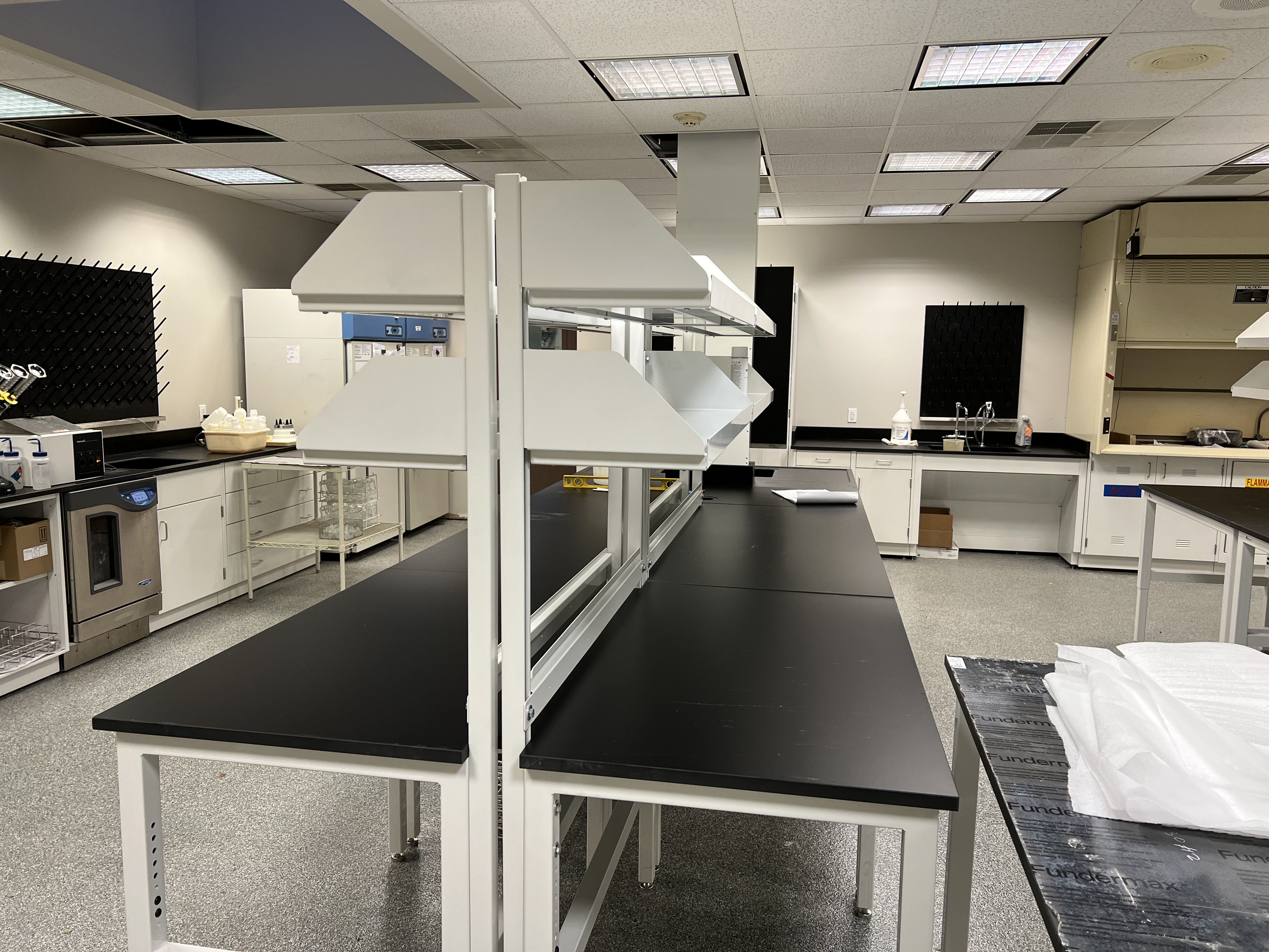 Lab Tables & Adaptable Systems