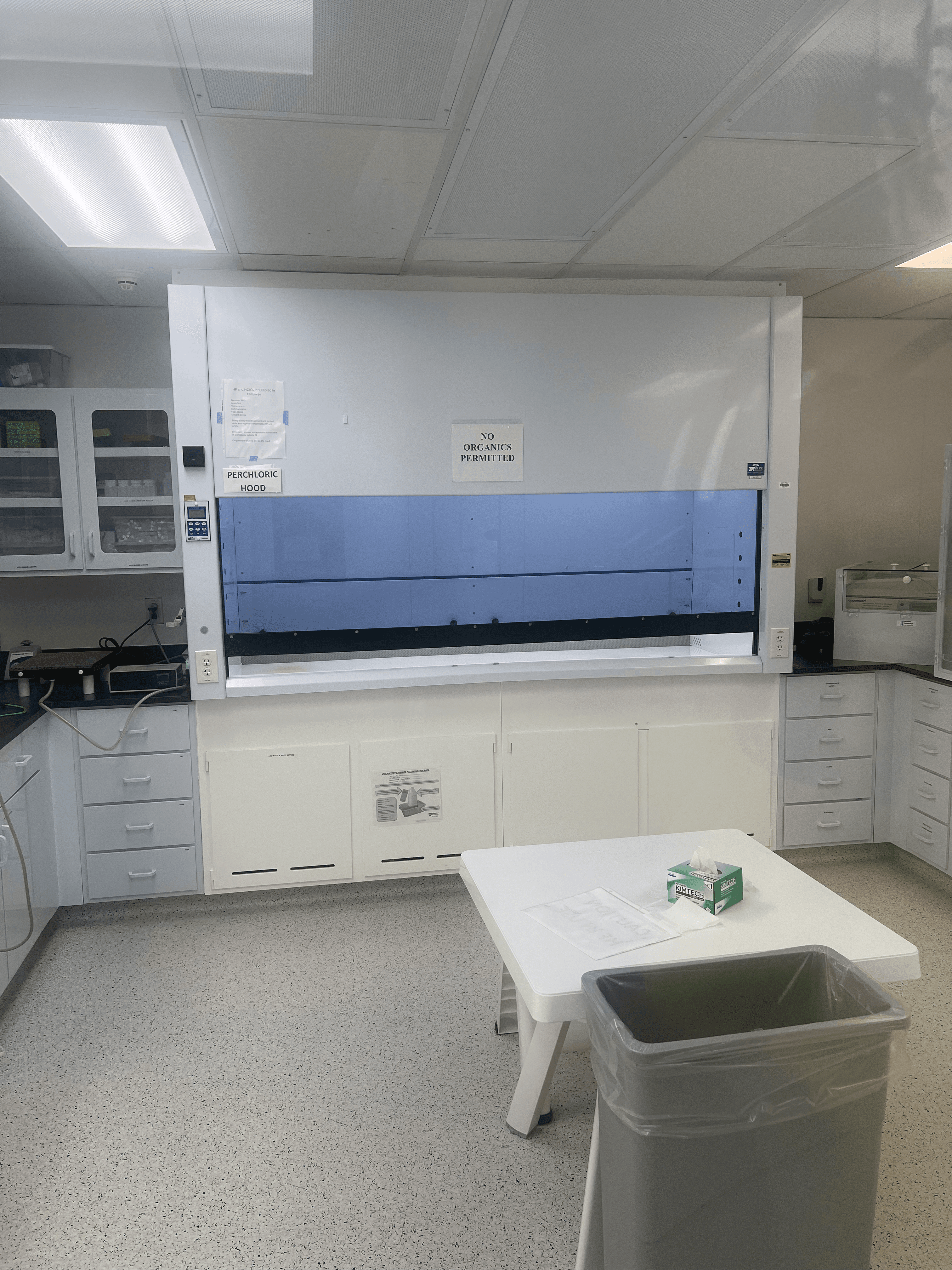 Fume Hoods & Airflow Systems